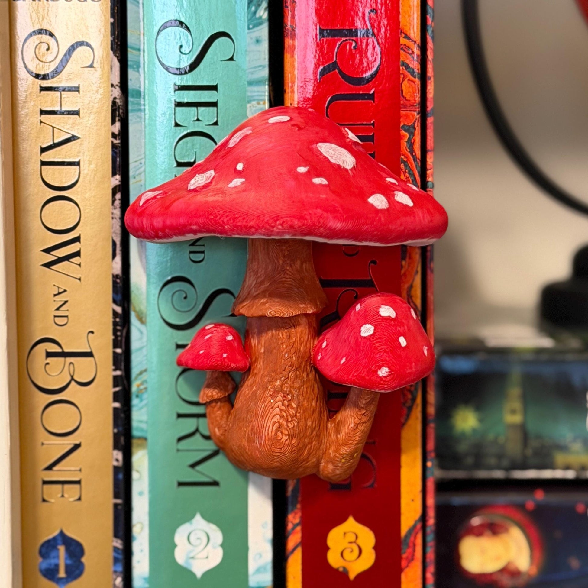 Spotted Mushroom Book Spine Hugger | Magnet