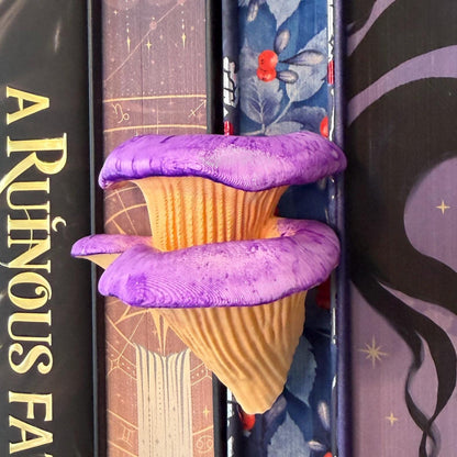 Oyster Mushroom Book Spine Hugger | Magnet