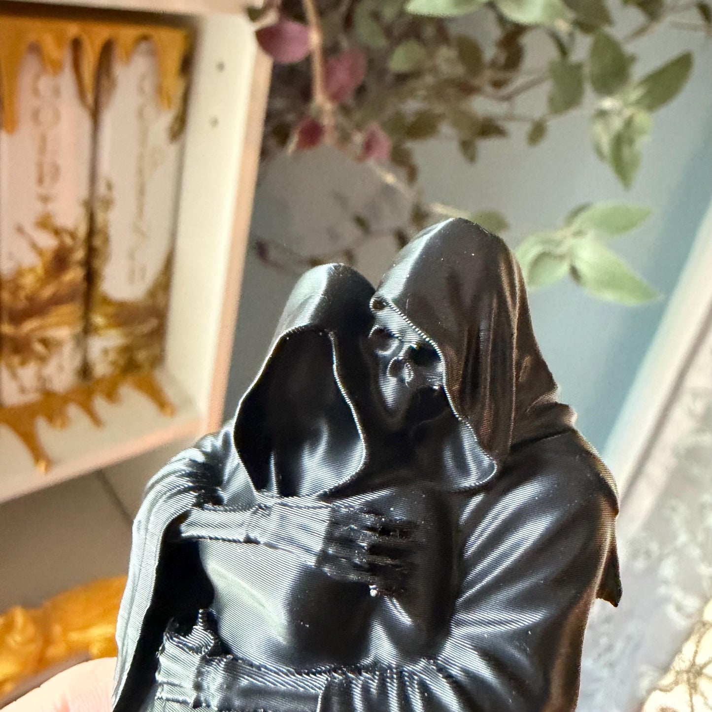 Gothic Grim Reaper Couple Statue | Dark Fantasy Embrace Home Decor