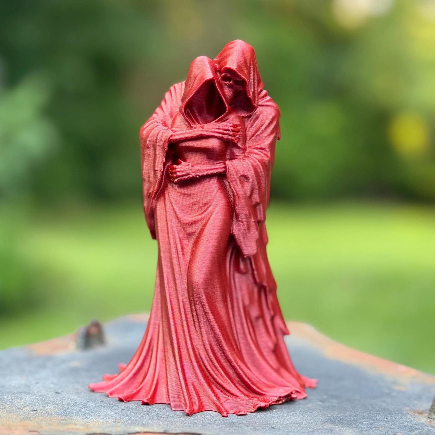 Gothic Grim Reaper Couple Statue | Dark Fantasy Embrace Home Decor